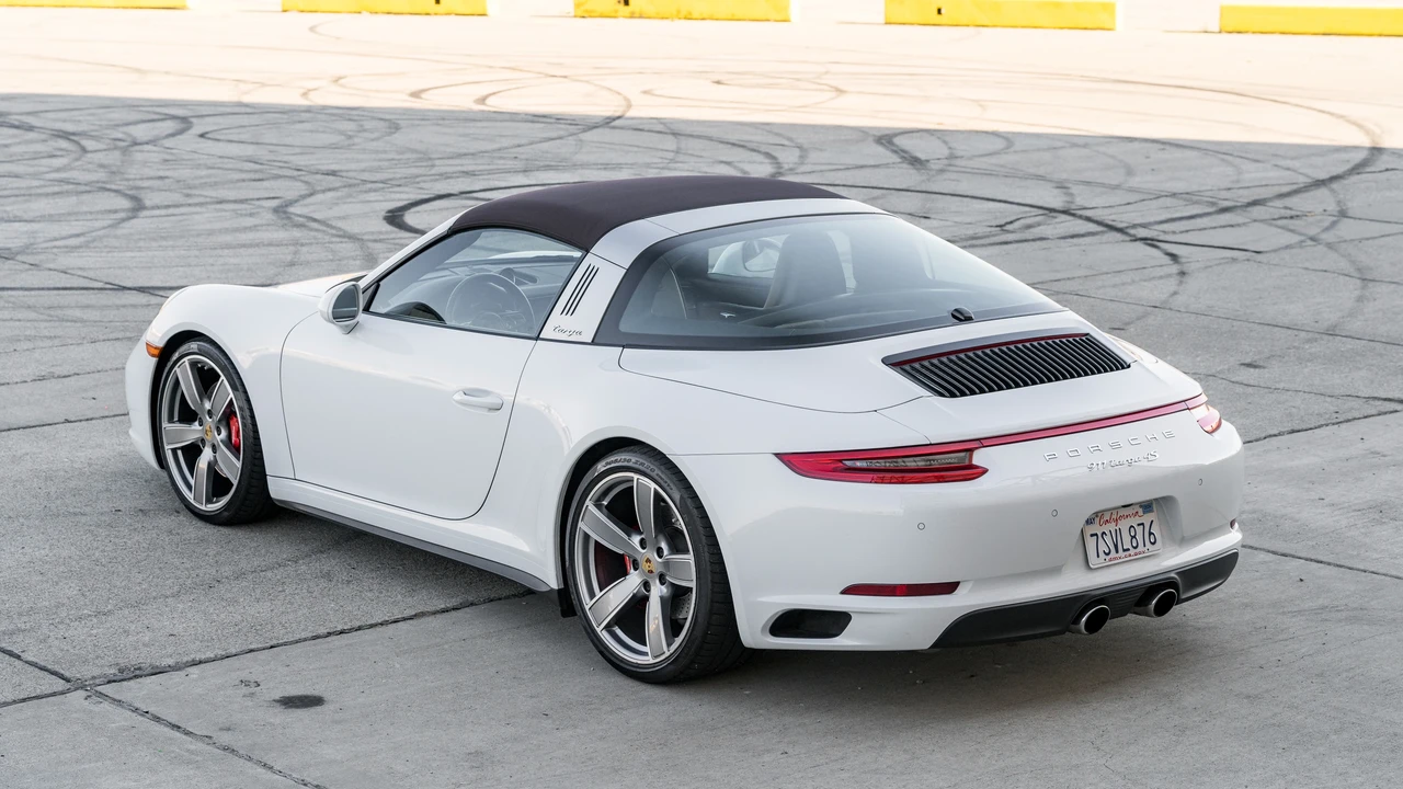 2017 Porsche 991 Targa 4 & 4S - Image 9 of 31