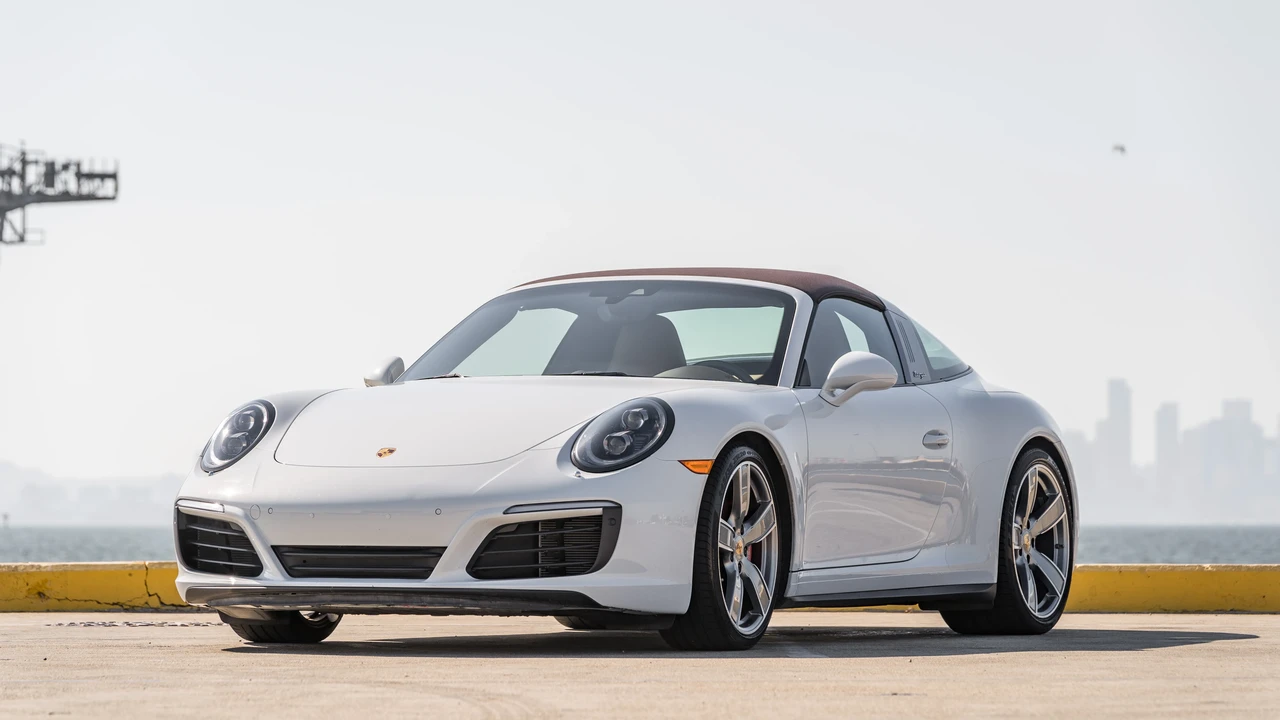 2017 Porsche 991 Targa 4 & 4S - Image 7 of 31