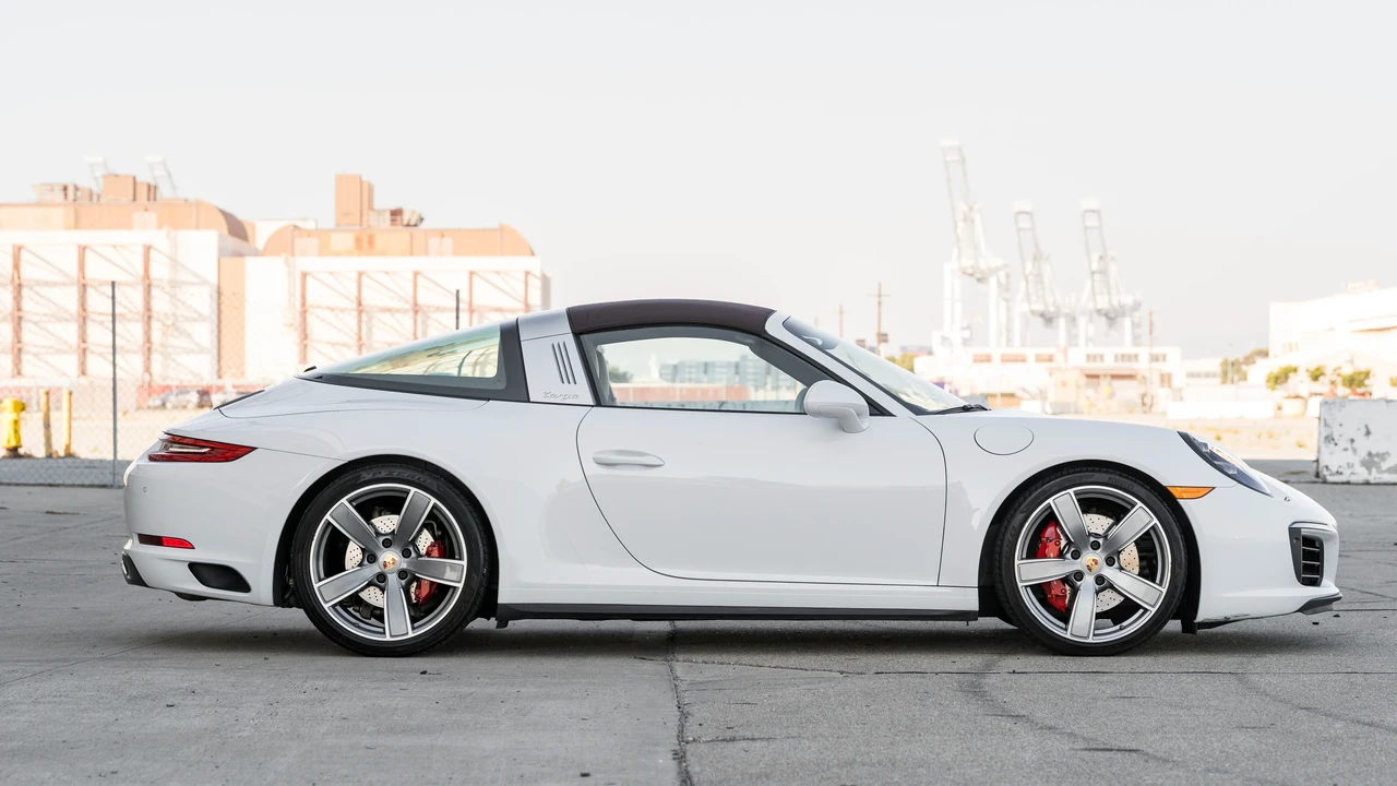 2017 Porsche 991 Targa 4 & 4S - Image 16 of 31