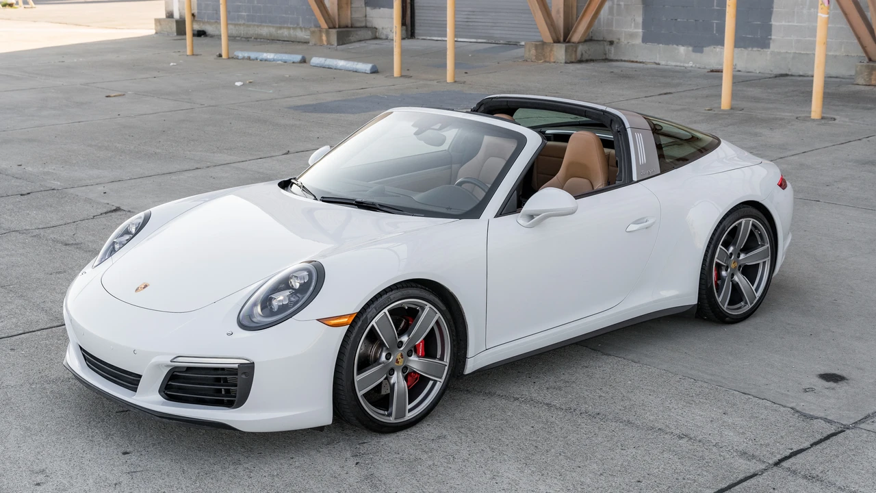 2017 Porsche 991 Targa 4 & 4S - Image 21 of 31