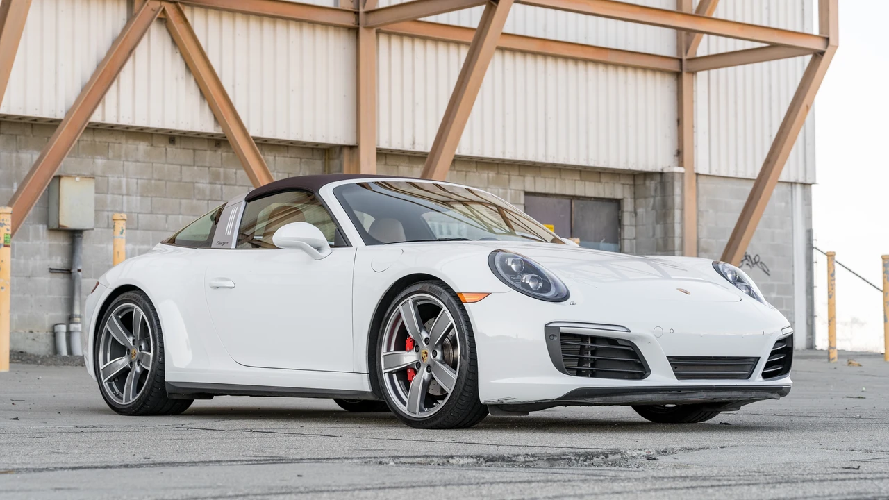 2017 Porsche 991 Targa 4 & 4S - Image 17 of 31