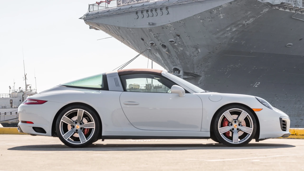 2017 Porsche 991 Targa 4 & 4S - Image 15 of 31