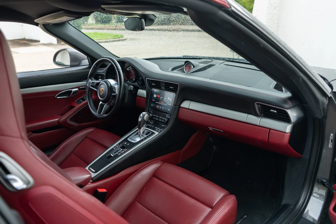 2017 Porsche 991 Targa 4 & 4S - Image 17 of 31