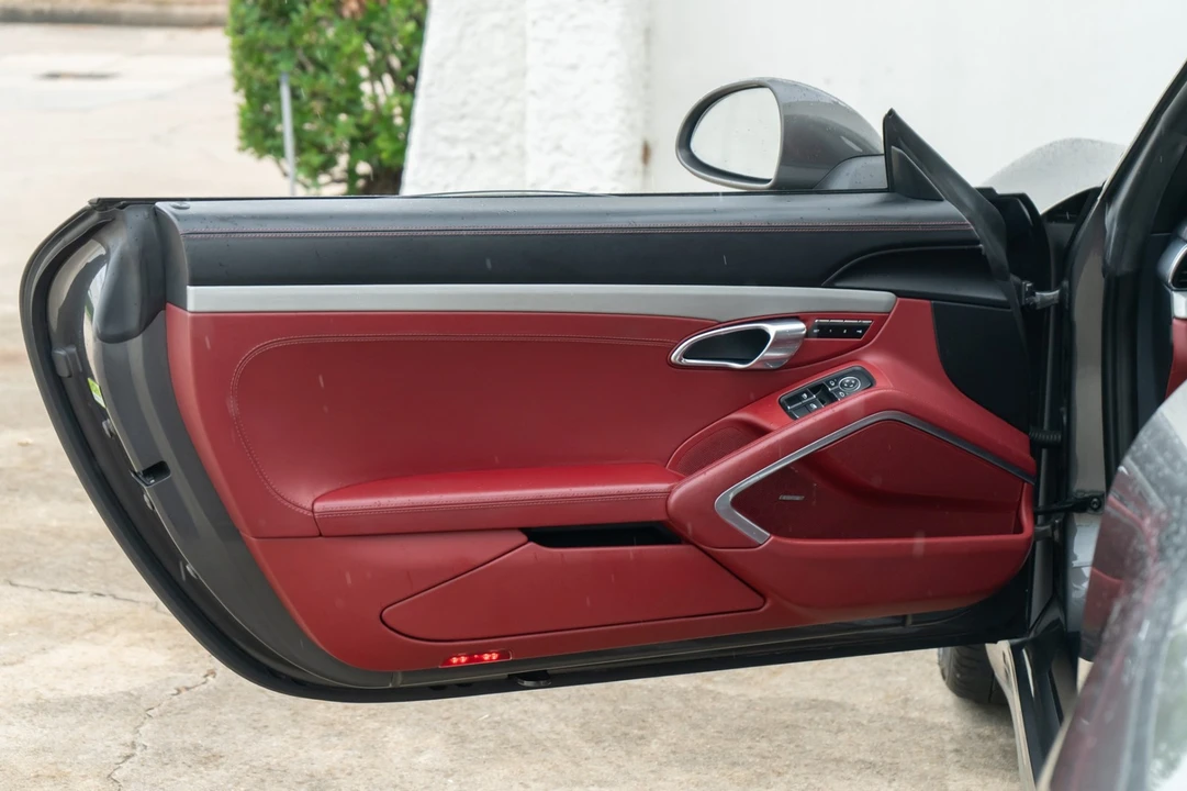 2017 Porsche 991 Targa 4 & 4S - Image 25 of 31