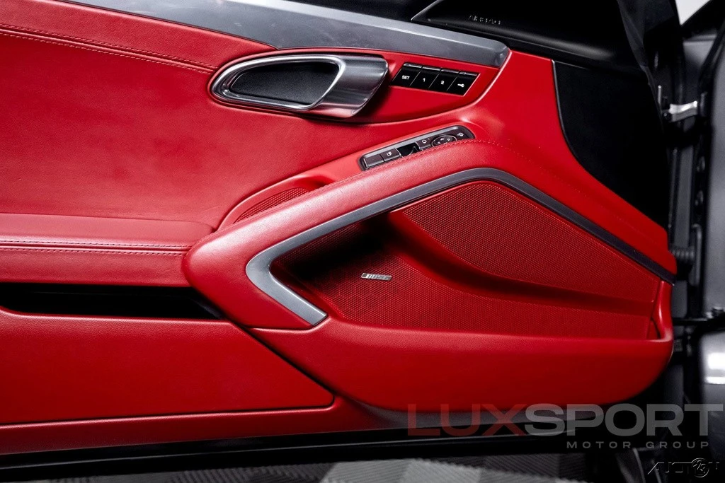 2017 Porsche 991 Targa 4 & 4S - Image 9 of 12