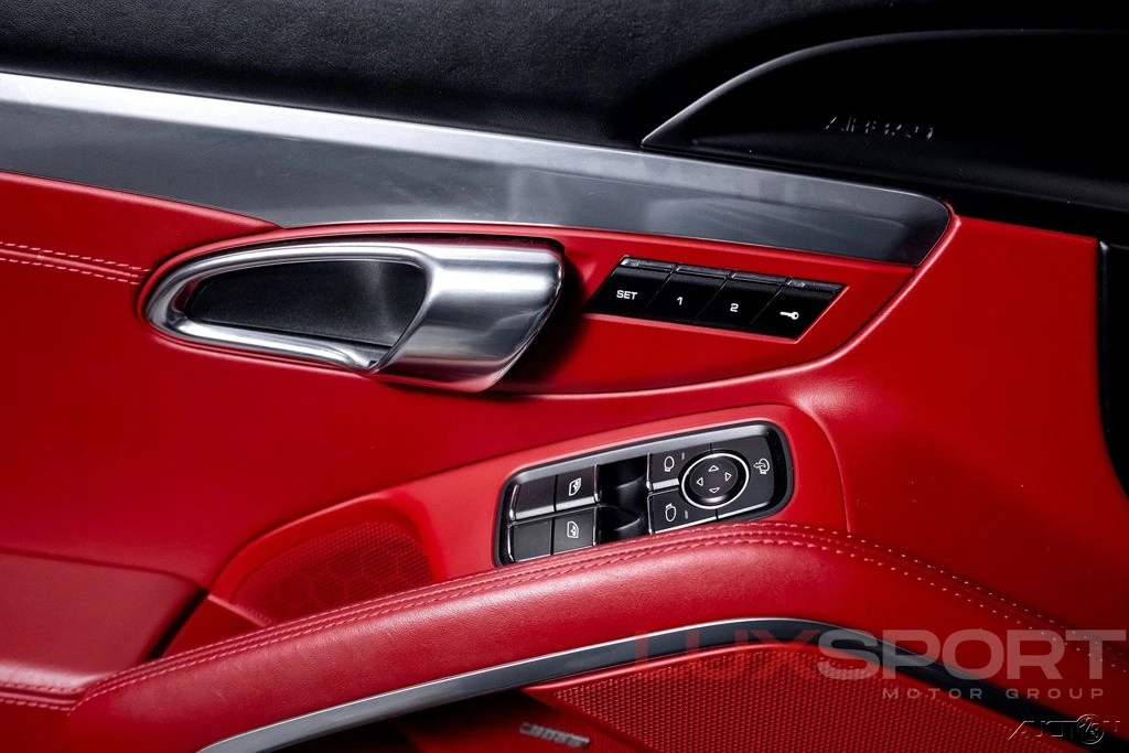 2017 Porsche 991 Targa 4 & 4S - Image 10 of 12