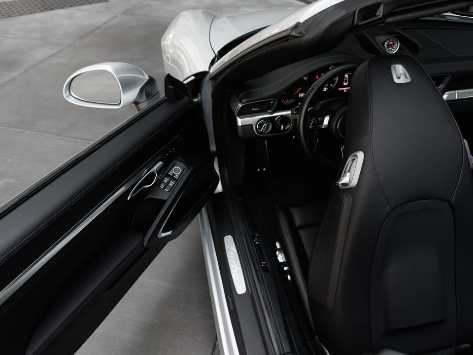 2017 Porsche 991 Turbo - Image 23 of 31