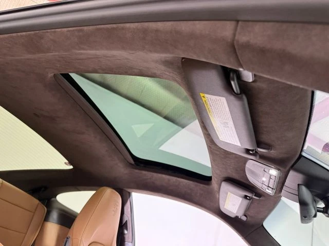 2017 Porsche - Image 28 of 31