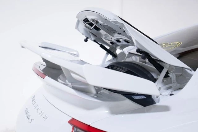 2017 Porsche - Image 24 of 31