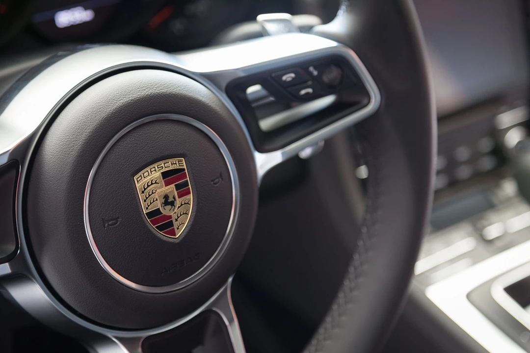 2017 Porsche 911 - Image 6 of 8