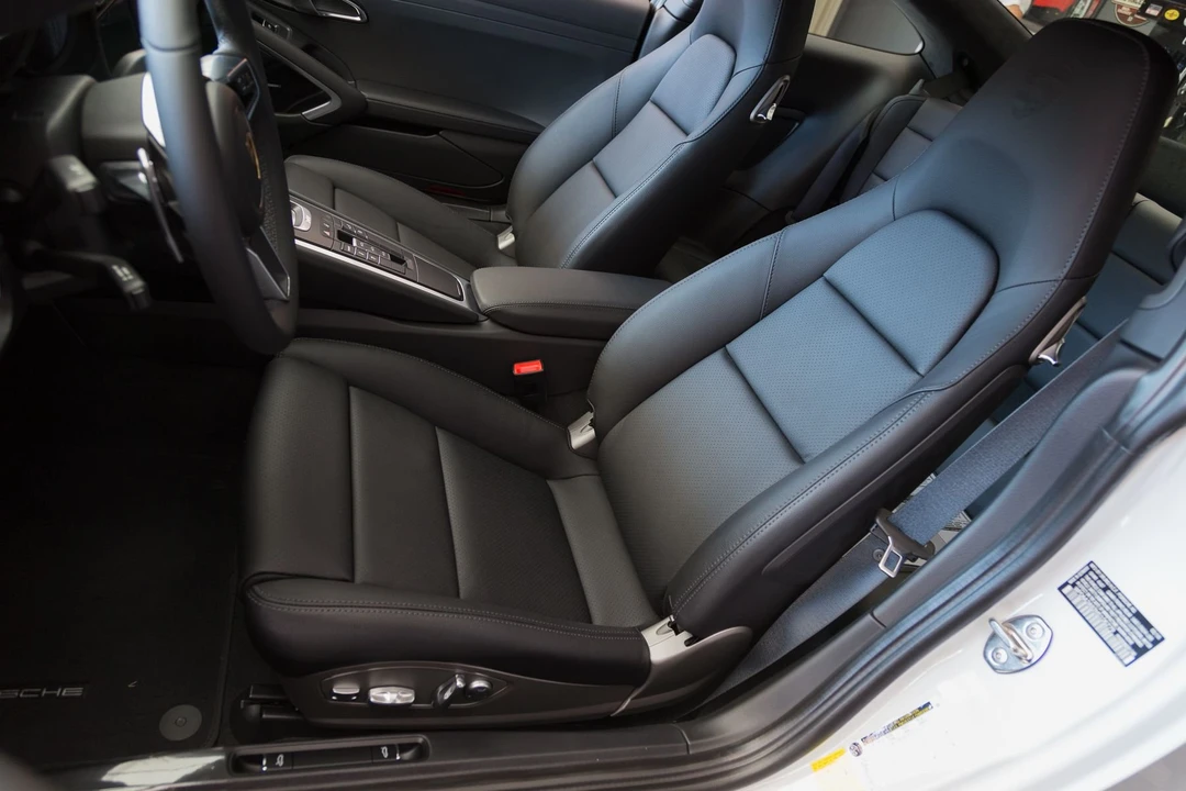 2017 Porsche 911 - Image 4 of 8