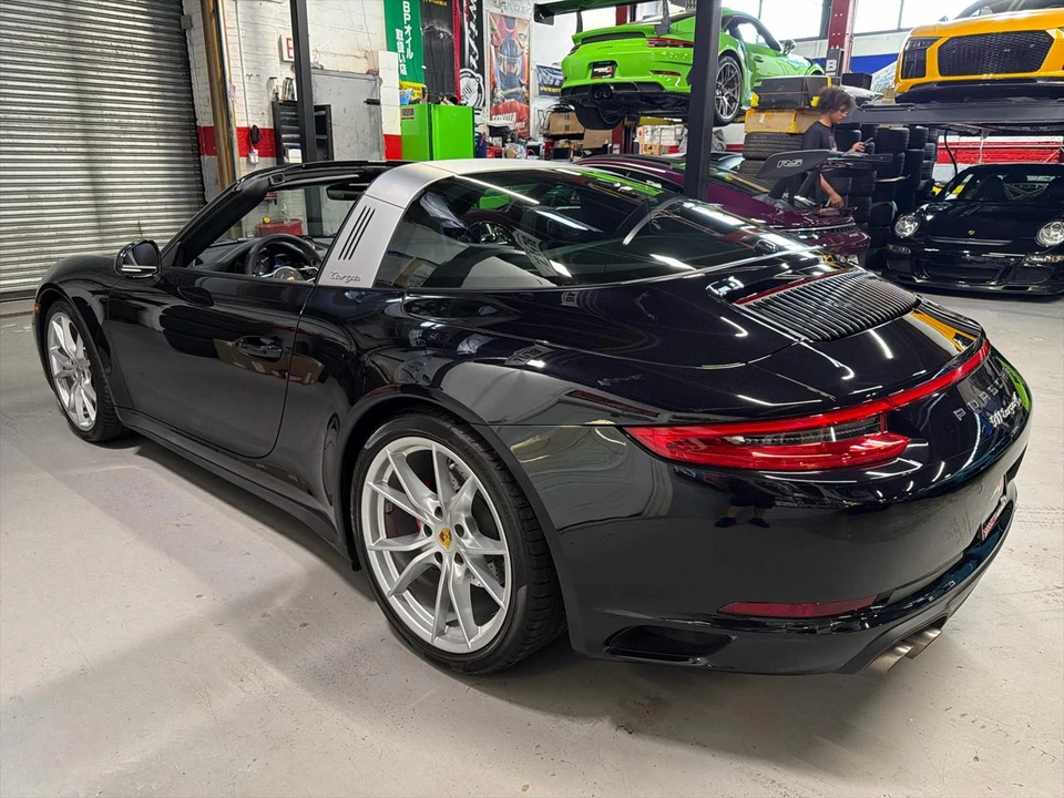 2017 Porsche 911 - Image 9 of 27