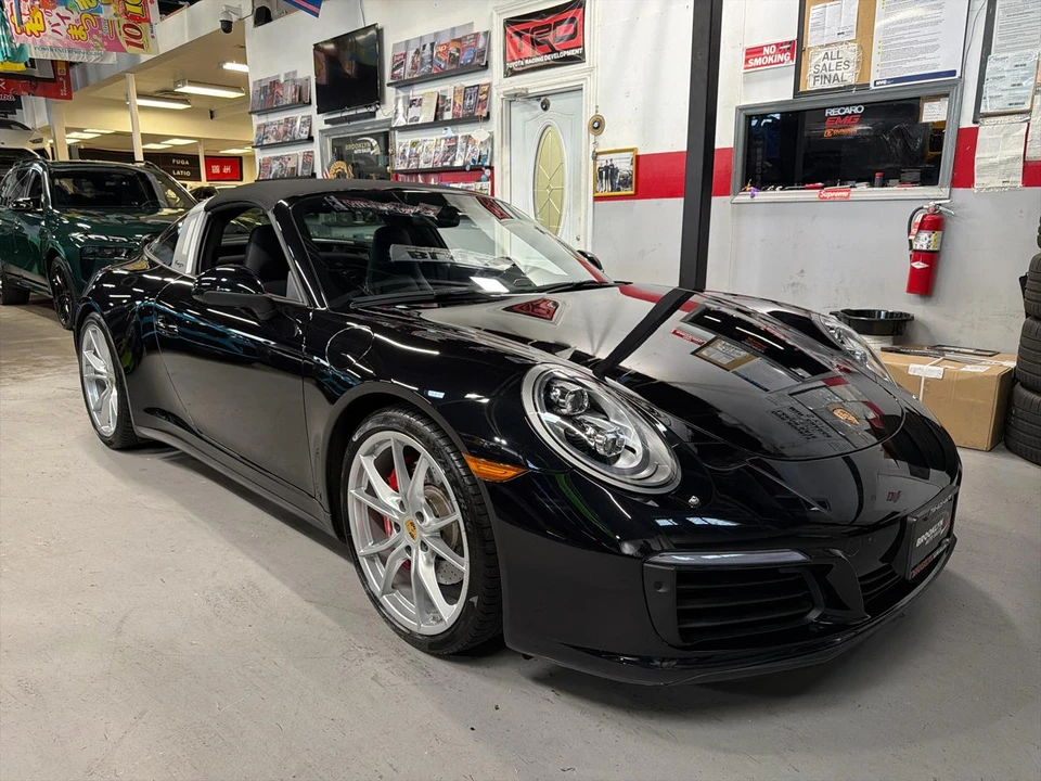 2017 Porsche 911 - Image 25 of 27