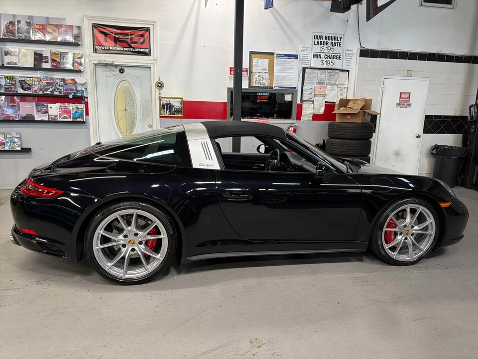 2017 Porsche 911 - Image 26 of 27