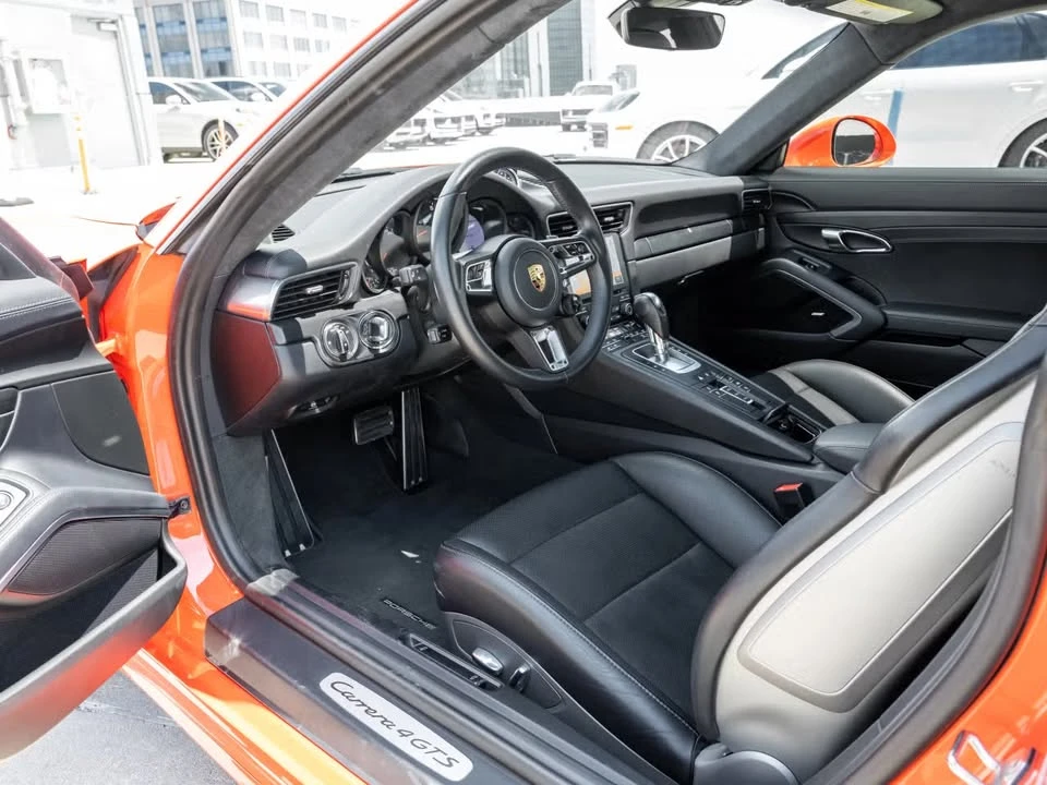 2017 Porsche 911 - Image 6 of 9