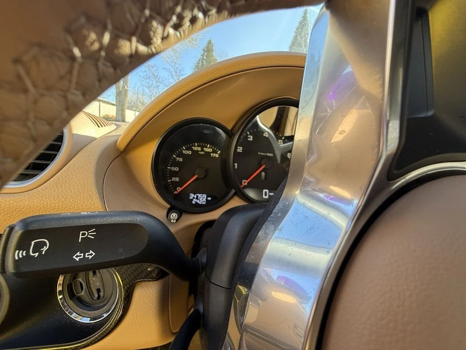 2017 Porsche 718 Boxster - Image 9 of 10