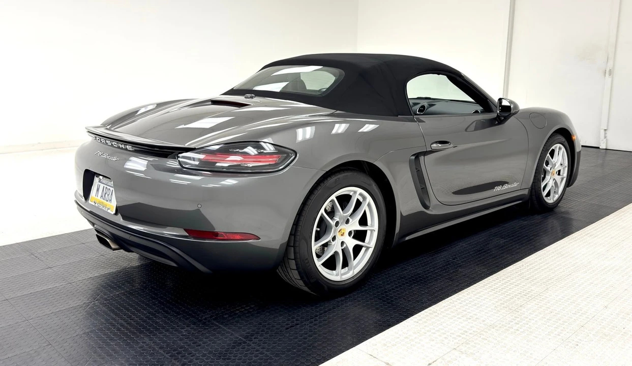 2017 Porsche 718 Boxster - Image 8 of 12