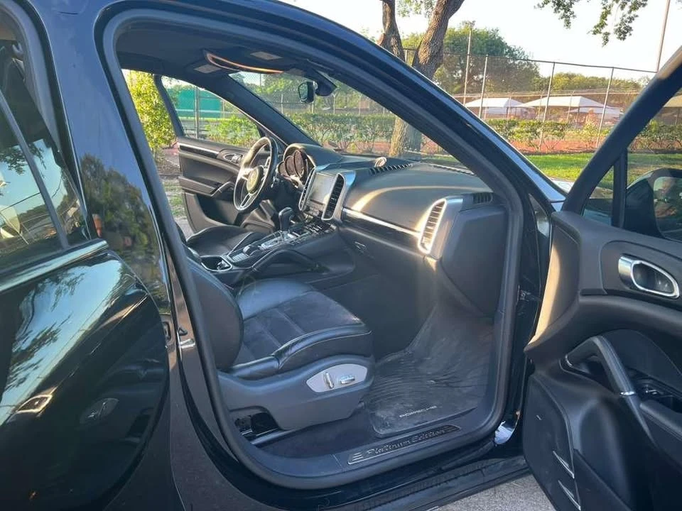 2017 Porsche 958 Cayenne - Image 11 of 14