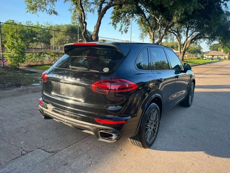 2017 Porsche 958 Cayenne - Image 4 of 14