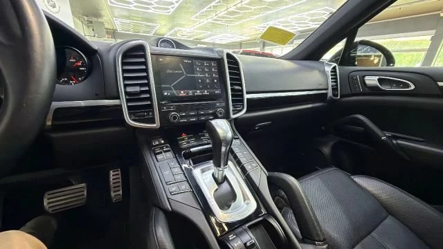 2017 Porsche 958 Cayenne - Image 15 of 20