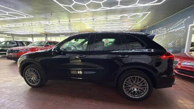 2017 Porsche 958 Cayenne - Image 6 of 20