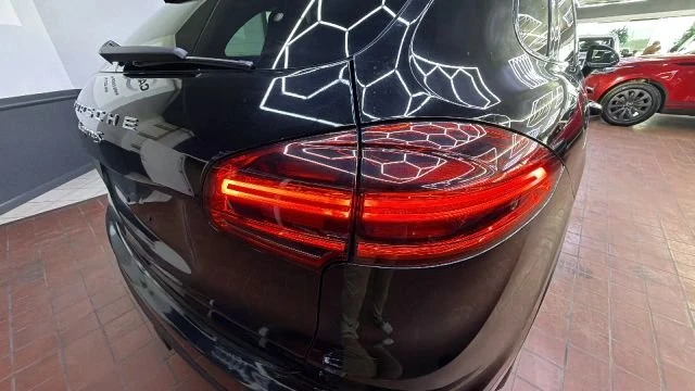 2017 Porsche 958 Cayenne - Image 8 of 20