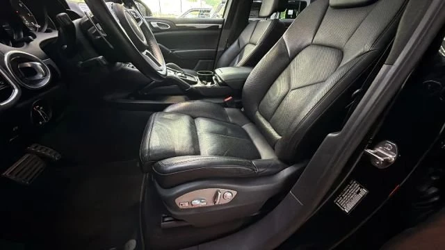 2017 Porsche 958 Cayenne - Image 13 of 20