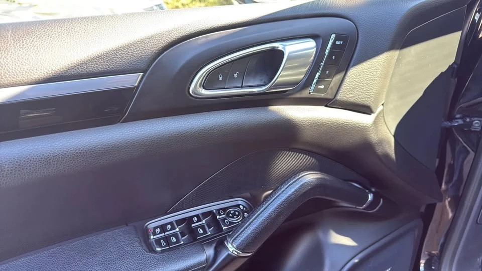 2017 Porsche 958 Cayenne - Image 13 of 18