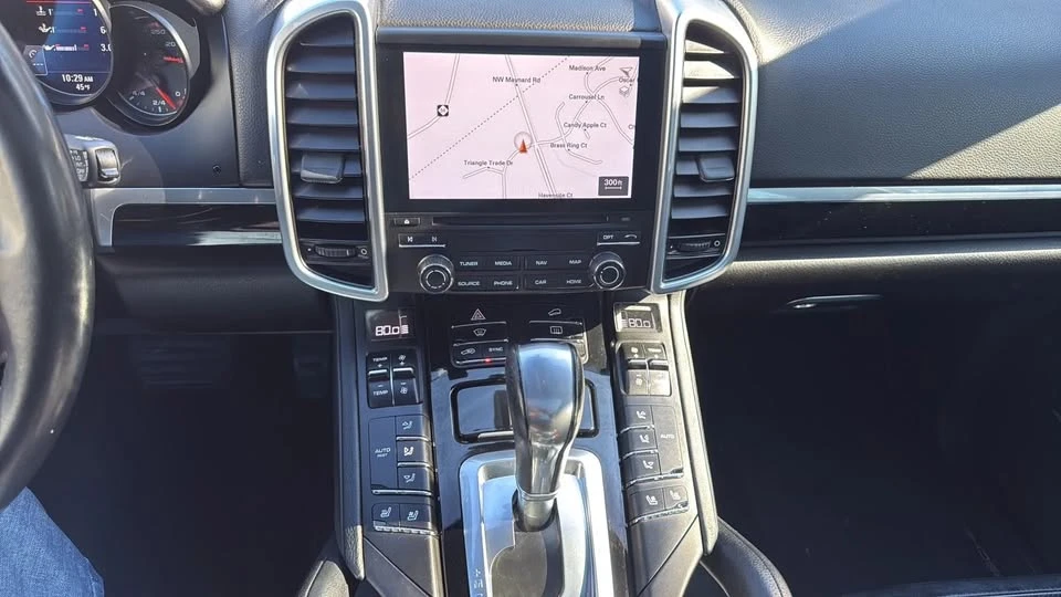 2017 Porsche 958 Cayenne - Image 11 of 18