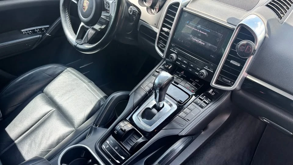 2017 Porsche 958 Cayenne - Image 12 of 20
