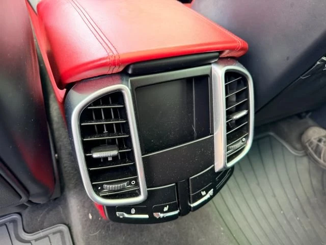 2017 Porsche 958 Cayenne - Image 10 of 17