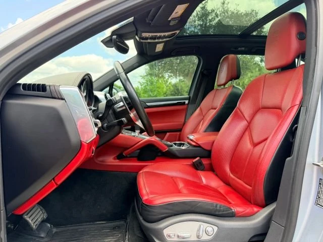 2017 Porsche 958 Cayenne - Image 7 of 17