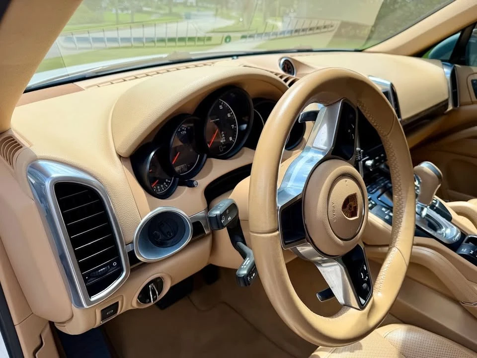 2017 Porsche 958 Cayenne - Image 16 of 20