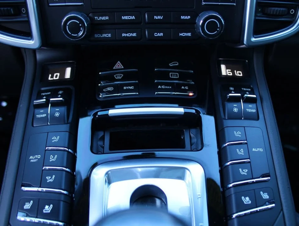 2017 Porsche 958 Cayenne - Image 14 of 20
