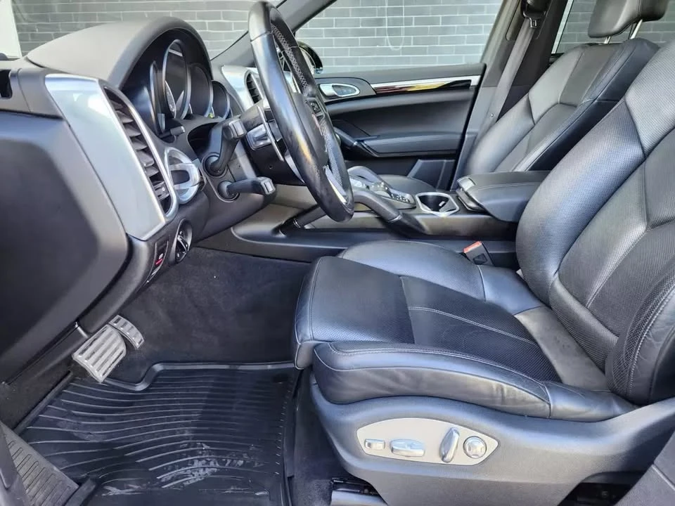 2017 Porsche 958 Cayenne - Image 13 of 20