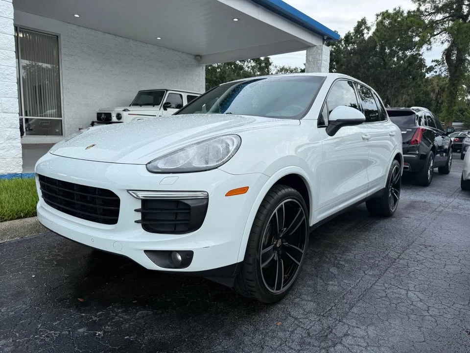 2017 Porsche 958 Cayenne - Image 2 of 6