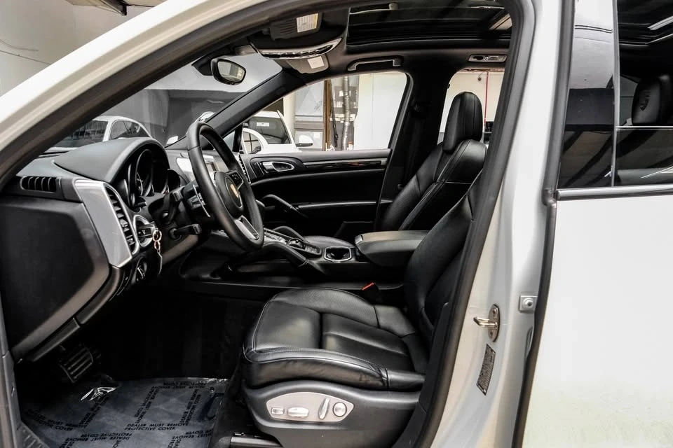 2017 Porsche 958 Cayenne - Image 4 of 17