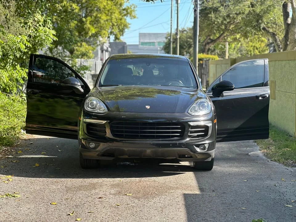 2017 Porsche 958 Cayenne - Image 4 of 11