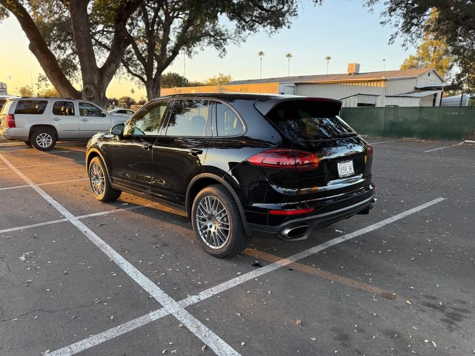 2017 Porsche 958 Cayenne - Image 3 of 17