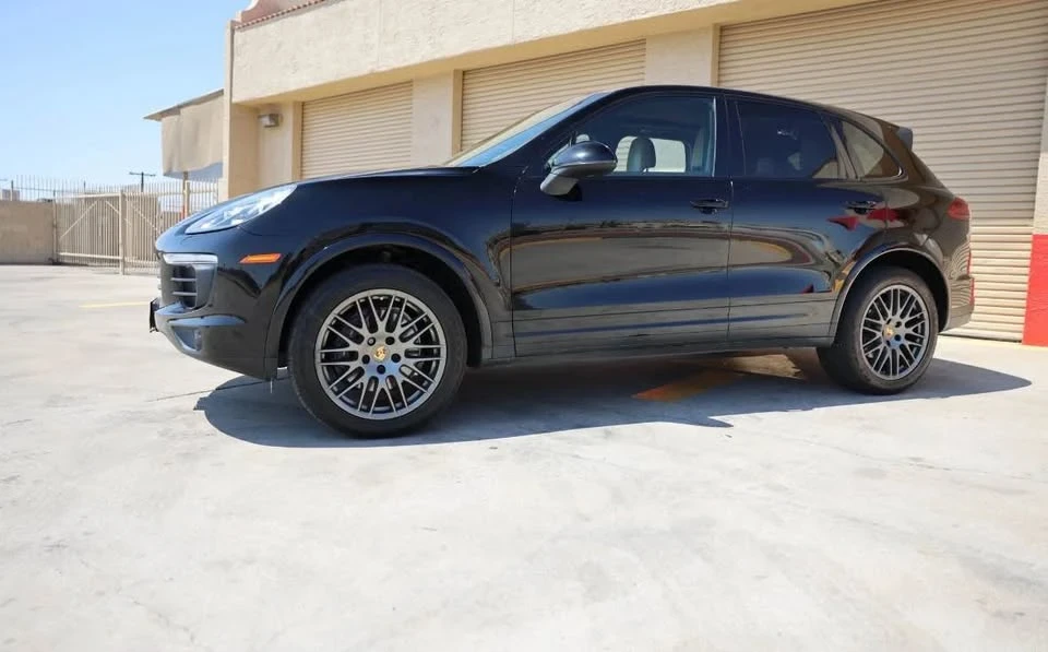 2017 Porsche 958 Cayenne - Image 2 of 11