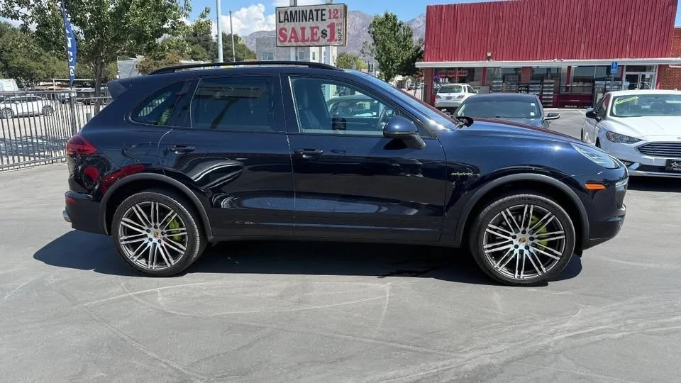 2017 Porsche 958 Cayenne - Image 3 of 19