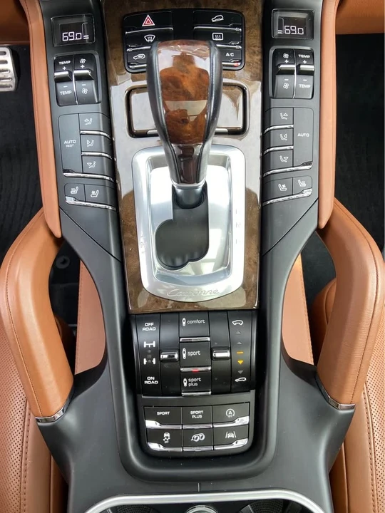 2017 Porsche 958 Cayenne - Image 10 of 15