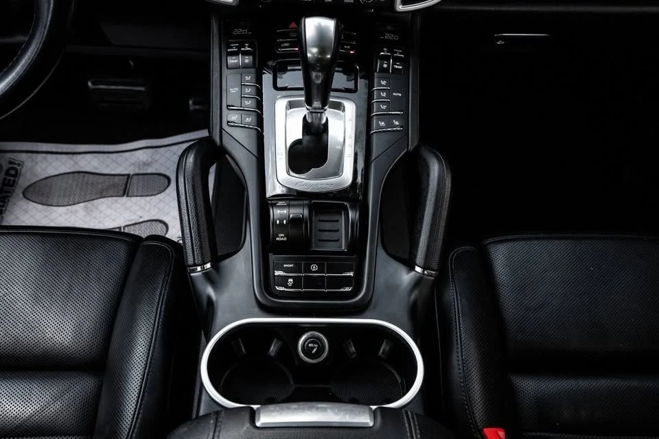 2017 Porsche 958 Cayenne - Image 9 of 19