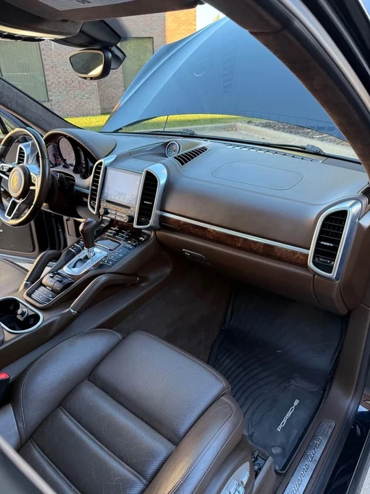 2017 Porsche 958 Cayenne - Image 12 of 20