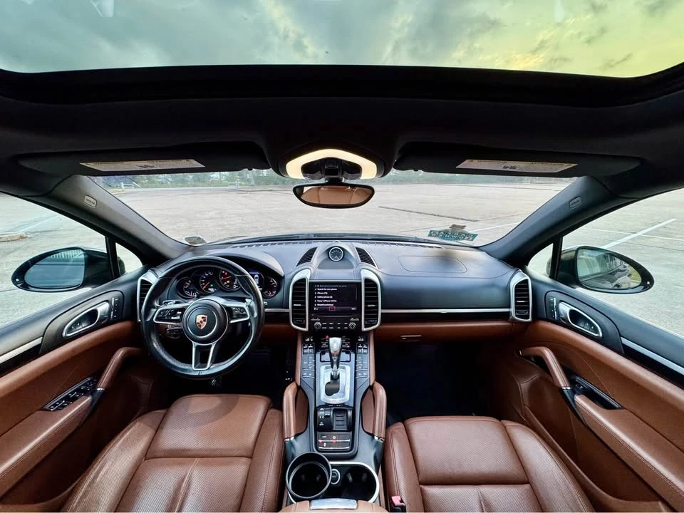 2017 Porsche 958 Cayenne - Image 13 of 16