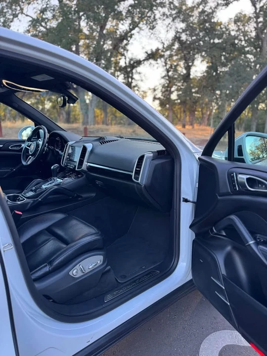 2017 Porsche 958 Cayenne S - Image 10 of 13