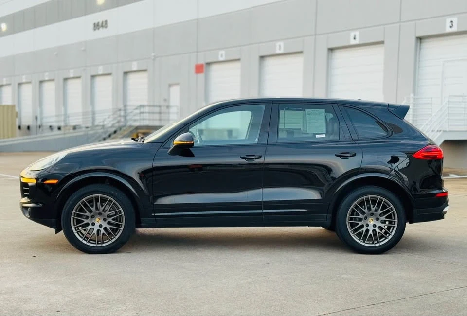 2017 Porsche 958 Cayenne - Image 8 of 16