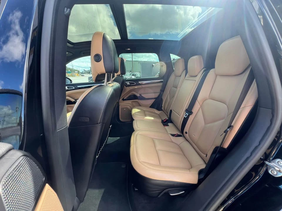 2017 Porsche 958 Cayenne - Image 9 of 14