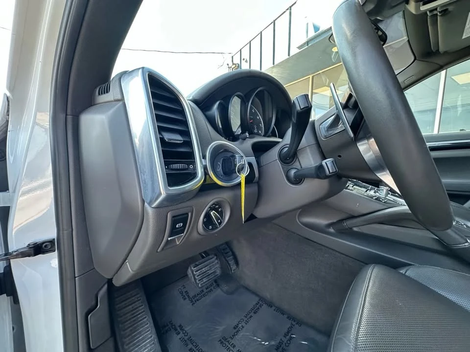 2017 Porsche 958 Cayenne - Image 11 of 18