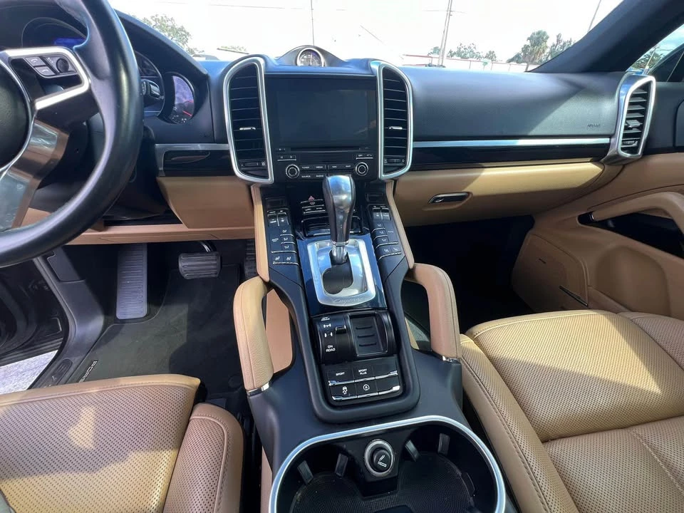2017 Porsche 958 Cayenne - Image 7 of 14